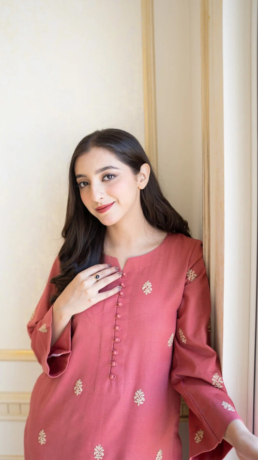 Dhanak Radiant Winter 4-Piece Ensemble