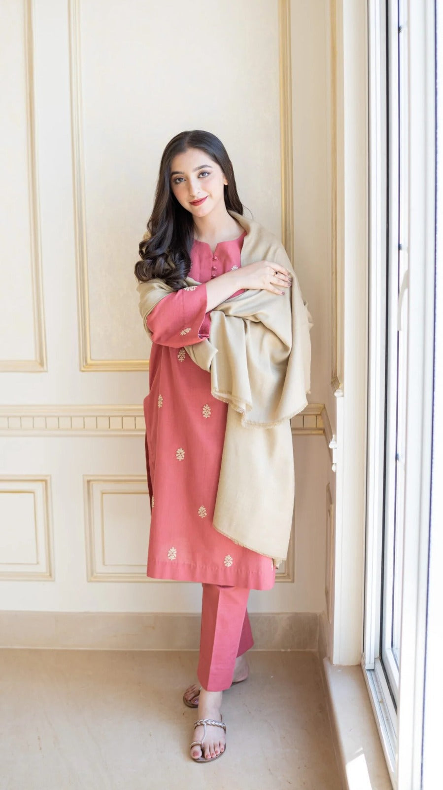 Dhanak Radiant Winter 4-Piece Ensemble
