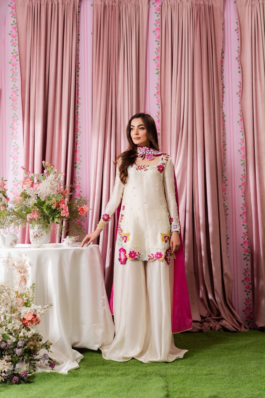 ★ SHANZAY ANOSHY — MULTI FLORAL COLLECTION SHAMOOZ SILK★