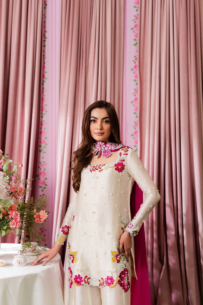 ★ SHANZAY ANOSHY — MULTI FLORAL COLLECTION SHAMOOZ SILK★